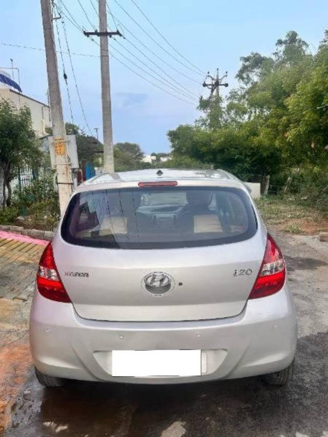 https://images10.gaadi.com/usedcar_image/4557043/original/processed_4f6c81d0-b62b-4d67-ba98-1599bedef8aa.jpg?imwidth=6402