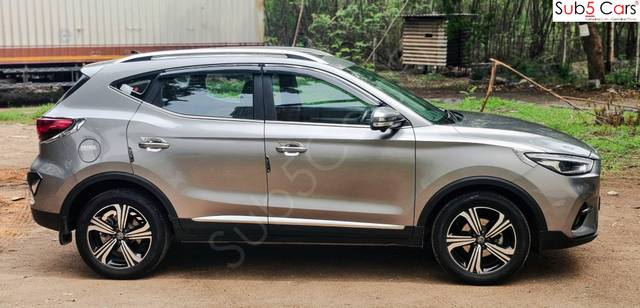 https://images10.gaadi.com/usedcar_image/4557046/original/processed_a6085ee41b87102ee1892050dbae9dc3.jpg?imwidth=6401