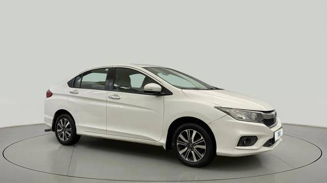 https://images10.gaadi.com/usedcar_image/4557052/original/6290462c1f1616f62121720f9958ef3e.jpg?imwidth=6400