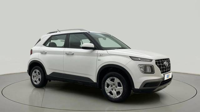 https://images10.gaadi.com/usedcar_image/4557056/original/d4c0c2ef514eccc418dba4505d34e165.jpg?imwidth=6400