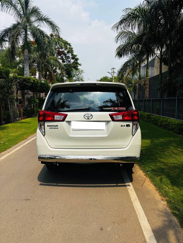 https://images10.gaadi.com/usedcar_image/4557062/original/processed_a141408b-bf00-4cc8-a639-ae16b2f16771.jpg?imwidth=6401