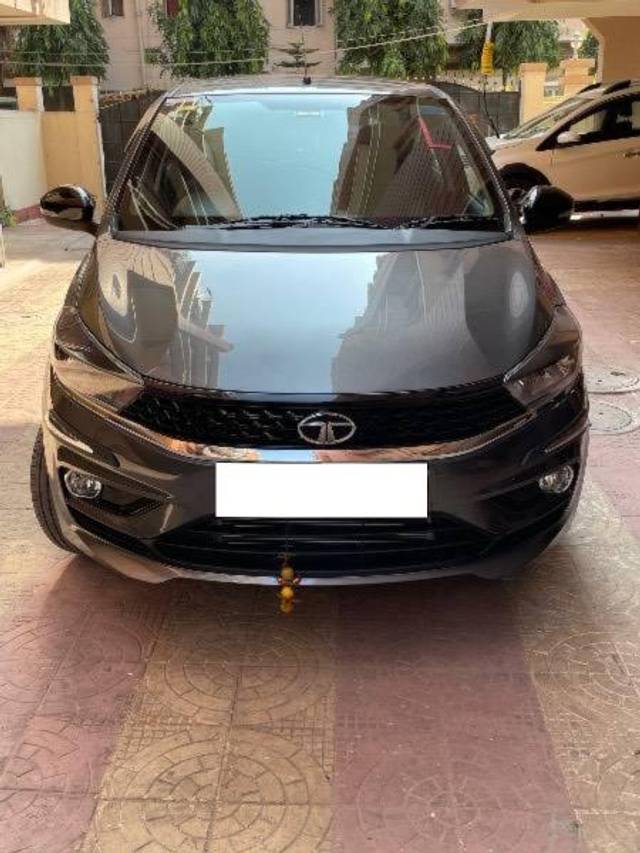 https://images10.gaadi.com/usedcar_image/4557063/original/processed_1c693013-a837-4221-9fb4-e247f6c30d07.jpeg?imwidth=6400