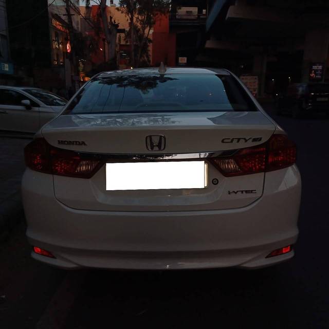 https://images10.gaadi.com/usedcar_image/4557067/original/processed_a666c5420530e1887efc00c790008eed.jpg?imwidth=6402