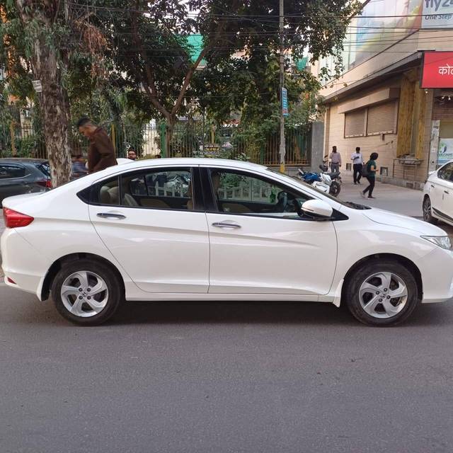 https://images10.gaadi.com/usedcar_image/4557067/original/processed_e841d159a093b90a31dc60e93a1f974f.jpg?imwidth=6401
