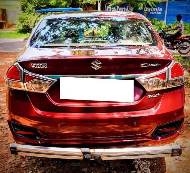 https://images10.gaadi.com/usedcar_image/4557079/original/processed_c99e463c-f770-461f-b34d-78d23c443c0d.jpg?imwidth=6402
