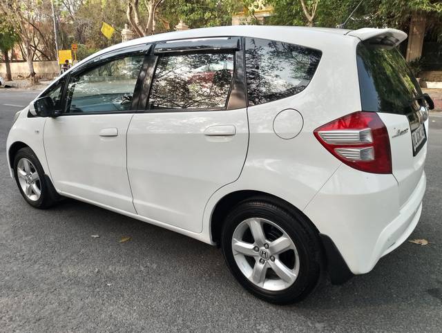 https://images10.gaadi.com/usedcar_image/4557084/original/processed_47cb5c979ff4b7154853f7d4921d9190.jpg?imwidth=6401