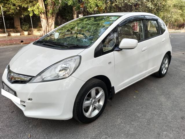 https://images10.gaadi.com/usedcar_image/4557084/original/processed_e0da66ec2f0e920032b33a2ac2327ec8.jpg?imwidth=6400
