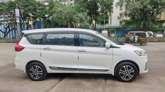 https://images10.gaadi.com/usedcar_image/4557088/original/processed_98d2bb1007f5aff2202bf7a9e169647a.jpg?imwidth=6401