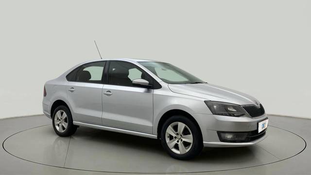 https://images10.gaadi.com/usedcar_image/4557091/original/4eb977ed457f0602fc9ef44ef14feb09.jpg?imwidth=6400