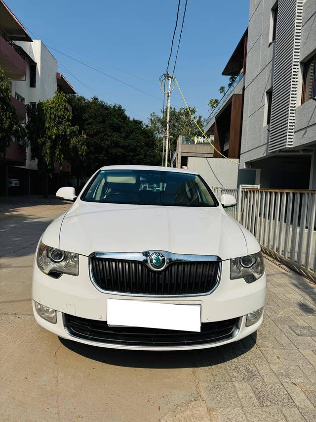 https://images10.gaadi.com/usedcar_image/4557094/original/processed_6dad434e43dfad0685d63ea9d2843389.jpeg?imwidth=6402