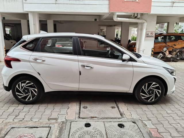 https://images10.gaadi.com/usedcar_image/4557098/original/processed_64c18567311ff7f11b5f89aba166e71e.jpg?imwidth=6401