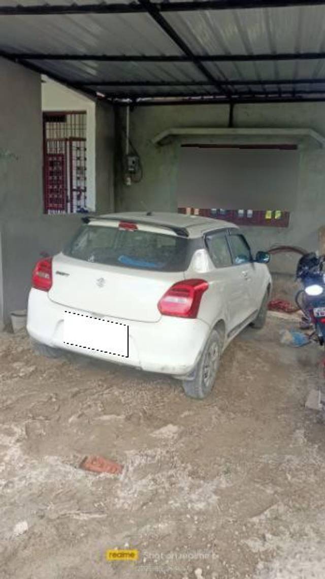 https://images10.gaadi.com/usedcar_image/4557158/original/processed_33267871-ae2c-4ec5-bcfd-d3a5e0170095.jpg?imwidth=6400