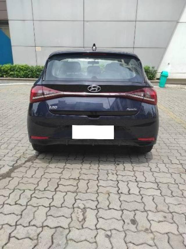 https://images10.gaadi.com/usedcar_image/4557163/original/processed_9c1eaa2c-8677-4d40-8550-11213964cf7f.jpg?imwidth=6401