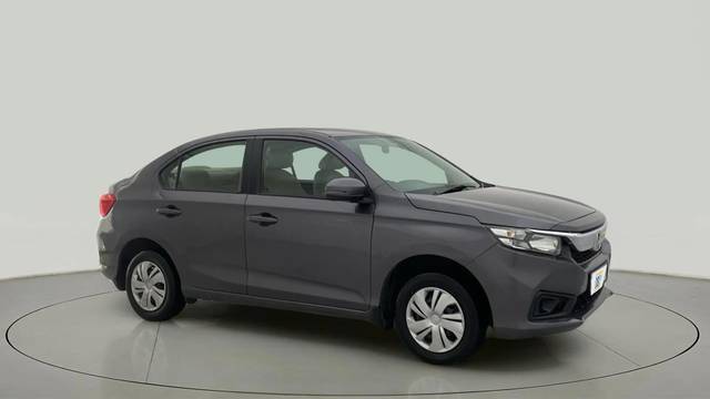 https://images10.gaadi.com/usedcar_image/4557170/original/508c8b69722ffd94e0689d9f7effdc31.jpg?imwidth=6400
