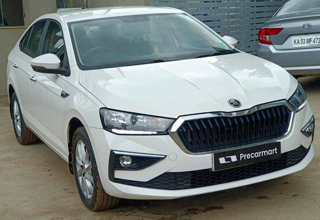 https://images10.gaadi.com/usedcar_image/4557190/original/processed_9e2b1b53524e59525d8490c6846c9de7.jpeg?imwidth=6400