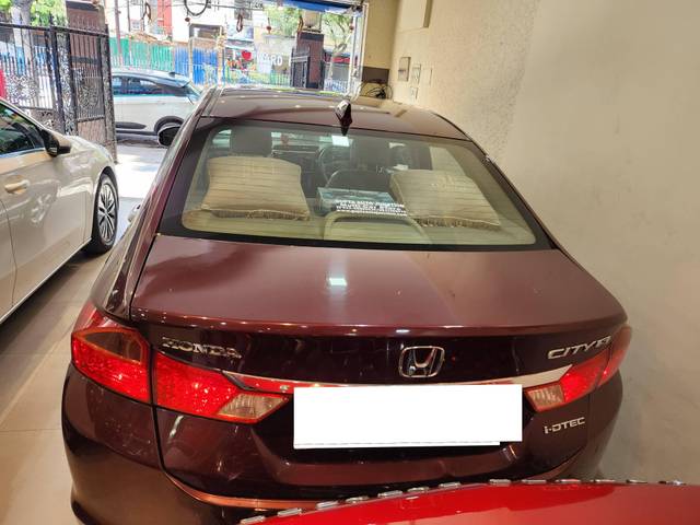 https://images10.gaadi.com/usedcar_image/4557191/original/processed_af5ed82c612c921be3016b467d58d598.jpg?imwidth=6402