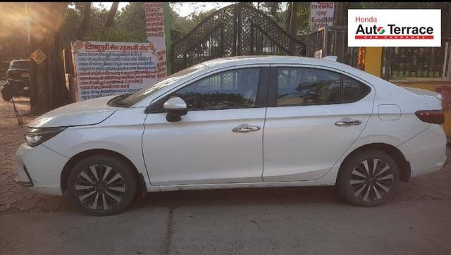 Second-hand 2023 Honda City ZX MT for sale in Ahmedabad-3