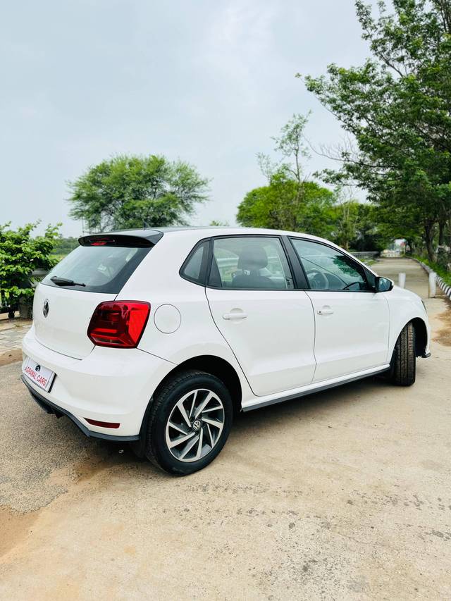 https://images10.gaadi.com/usedcar_image/4557200/original/processed_fc349ff07b5842fd45ac02091478d9bd.jpeg?imwidth=6402