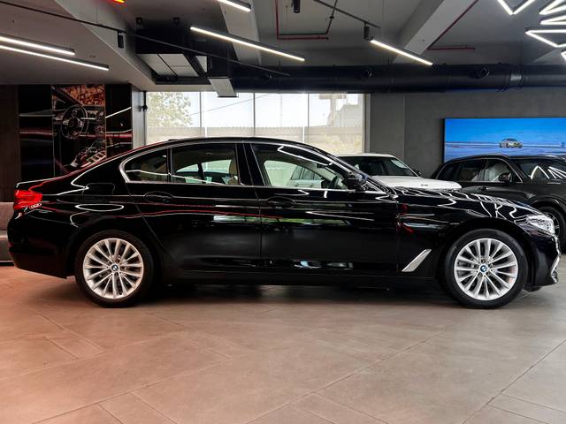 https://images10.gaadi.com/usedcar_image/4557210/original/724f5dff51da8bc5b75b148fb3a0da3b.JPG?imwidth=6401