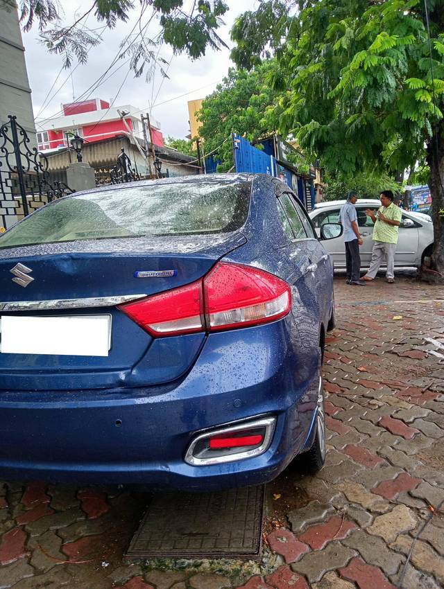 https://images10.gaadi.com/usedcar_image/4557287/original/processed_c20c99a2984eda287b622d496ffd50bd.jpg?imwidth=6402