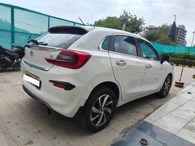 https://images10.gaadi.com/usedcar_image/4557301/original/processed_f02dfc4b2c7bfc8a84ec71e374122238.jpg?imwidth=6402