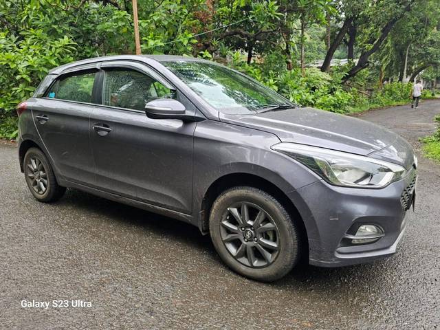 https://images10.gaadi.com/usedcar_image/4557302/original/processed_a4b2af897f7edb5c2fc44e18d0ea132f.jpeg?imwidth=6400
