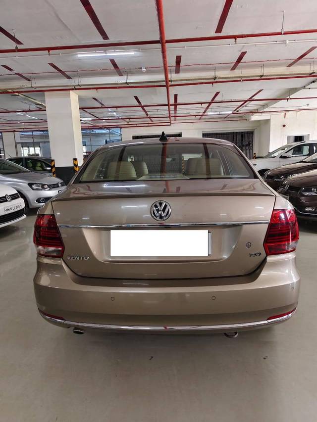 https://images10.gaadi.com/usedcar_image/4557311/original/processed_17c785d4260beea5e3209d5dfe76cc85.jpg?imwidth=6401