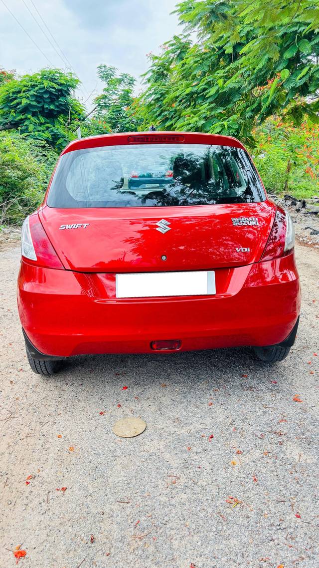 https://images10.gaadi.com/usedcar_image/4557320/original/processed_0b3da215dc98682f1860498430a218fd.jpg?imwidth=6402