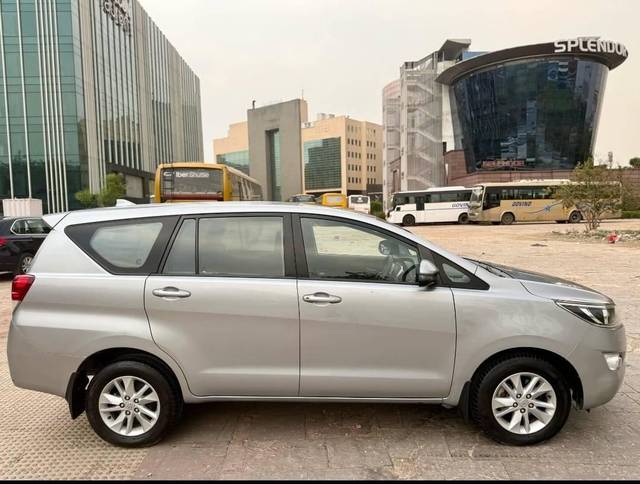 https://images10.gaadi.com/usedcar_image/4557330/original/processed_6b8abe99df5d7954f9208b0935e1f2a4.jpg?imwidth=6401