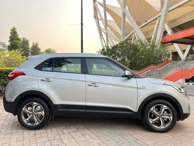 https://images10.gaadi.com/usedcar_image/4557344/original/processed_558198414eb1e9c6831cbc0dfafbca3f.jpg?imwidth=6401