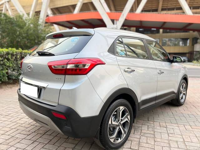 https://images10.gaadi.com/usedcar_image/4557344/original/processed_9e24633cc00dbe344210738e90ba66b7.jpg?imwidth=6402
