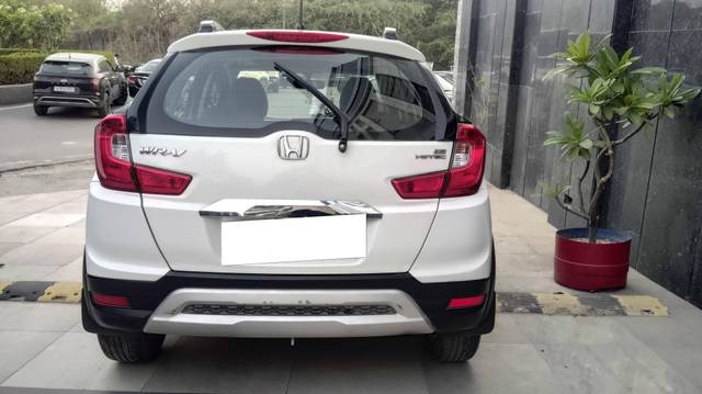 https://images10.gaadi.com/usedcar_image/4557347/original/processed_91e37075e39301188ddac369f61621d1.jpg?imwidth=6401