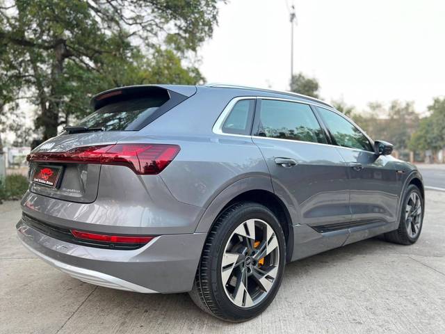 https://images10.gaadi.com/usedcar_image/4557350/original/processed_23751829ddc6fcdf4237d98a92cf77cb.jpg?imwidth=6402