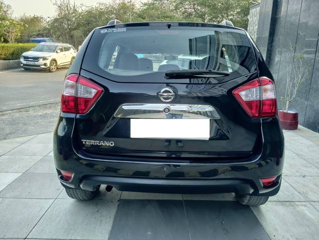 https://images10.gaadi.com/usedcar_image/4557361/original/processed_ecffa59c72befc43c05cc9cf9cb765a8.jpg?imwidth=6401