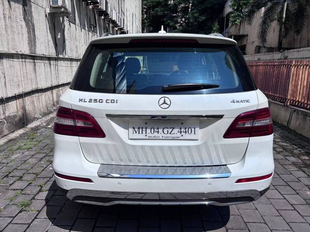https://images10.gaadi.com/usedcar_image/4557431/original/processed_5f09fdc60eeabf87491769fdfef808f4.jpeg?imwidth=6402