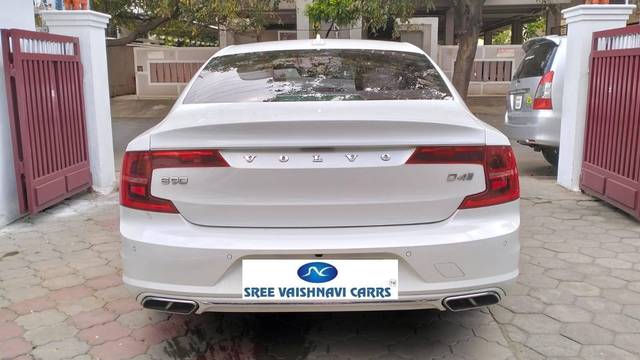 https://images10.gaadi.com/usedcar_image/4557452/original/processed_f43a54d2be8bedebbb2afe8d1a4f7aee.jpeg?imwidth=6402