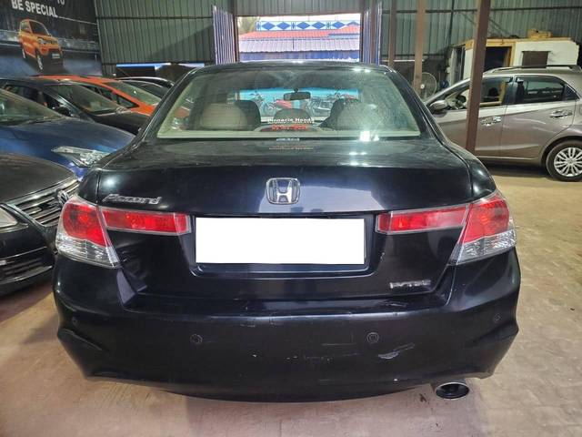 https://images10.gaadi.com/usedcar_image/4557462/original/processed_f9d052e612533f6e7cc0f67458f946b9.jpg?imwidth=6401