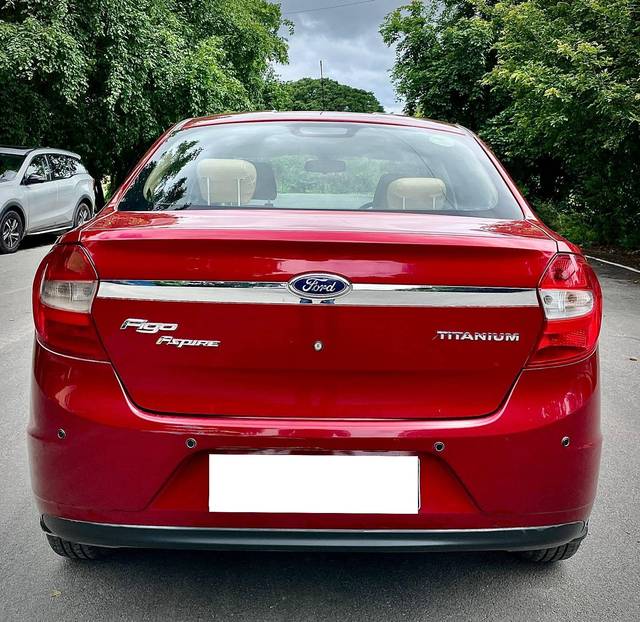 https://images10.gaadi.com/usedcar_image/4557480/original/processed_f6112a7c598e7afb3ab0fc212ab82a3c.jpg?imwidth=6402