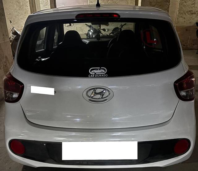 https://images10.gaadi.com/usedcar_image/4557510/original/processed_e1c9c317-f6fb-438a-83f5-e3934099871c.jpg?imwidth=6401