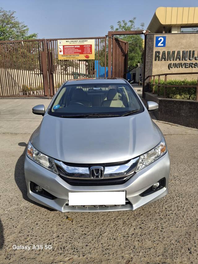 https://images10.gaadi.com/usedcar_image/4557531/original/processed_21b7c4c9e63e50bb55c7f2b4fef0e4de.jpg?imwidth=6401