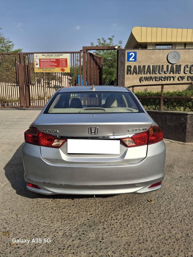 https://images10.gaadi.com/usedcar_image/4557531/original/processed_a1a7d29c74600bd1f3f1ba299fd892c3.jpg?imwidth=6402