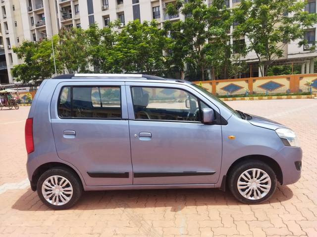 https://images10.gaadi.com/usedcar_image/4557542/original/processed_732f75045da32864285bfc4aa42f00f7.jpg?imwidth=6401
