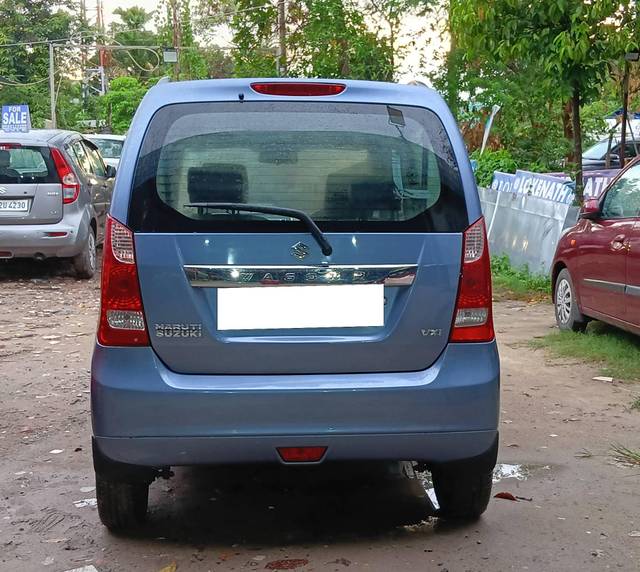 https://images10.gaadi.com/usedcar_image/4557542/original/processed_f2af5e6076f39a717c502114edac9fa3.jpg?imwidth=6401