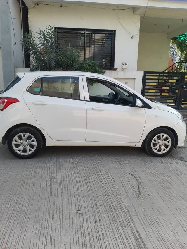https://images10.gaadi.com/usedcar_image/4557548/original/50db9849bde9d17c349ab674086dceee.jpg?imwidth=6401