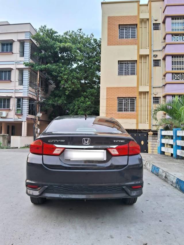 https://images10.gaadi.com/usedcar_image/4557554/original/processed_6628e8dce8635cf167547561ca855ba2.jpg?imwidth=6401