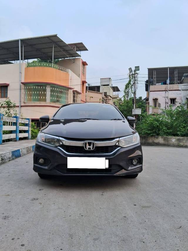 https://images10.gaadi.com/usedcar_image/4557554/original/processed_da3add6920421186794bed45e361b964.jpg?imwidth=6400