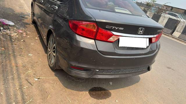 https://images10.gaadi.com/usedcar_image/4557554/original/processed_ec6076c2477062b9fa4b0ff349d9ec99.jpg?imwidth=6401
