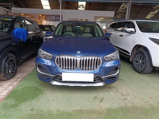 https://images10.gaadi.com/usedcar_image/4557558/original/processed_8e8b49c4e811cbb3d432013178d32d3d.jpg?imwidth=6401