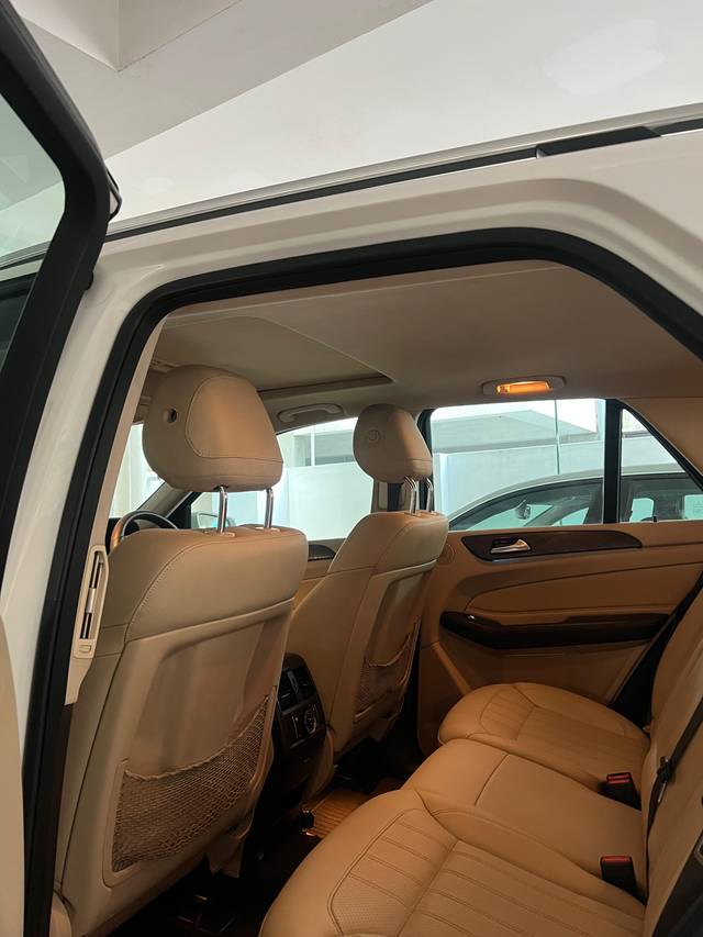 https://images10.gaadi.com/usedcar_image/4557569/original/57e2c738cb65fa7fd8528229f95262e4.jpeg?imwidth=6402