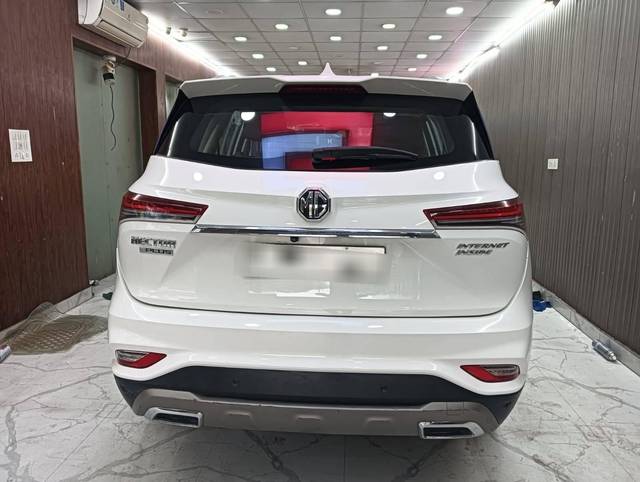 https://images10.gaadi.com/usedcar_image/4557573/original/processed_f9906ecc58f408a071bccfab4b8fc0d7.jpg?imwidth=6401